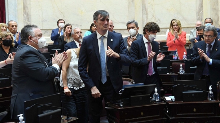 Bullrich renunci&oacute; a su banca con una carta que conmovi&oacute; al Senado