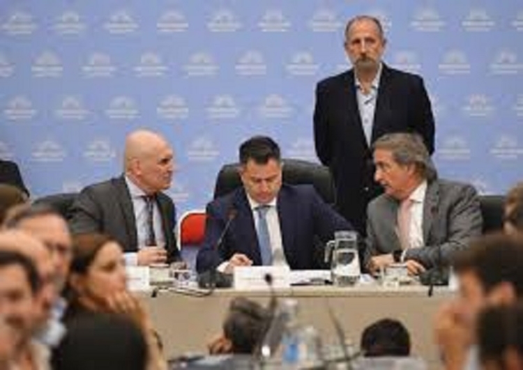 Oficialismo y bloques dialoguistas buscar&aacute;n el martes emitir dictamen sobre ley Bases y Paquete Fiscal