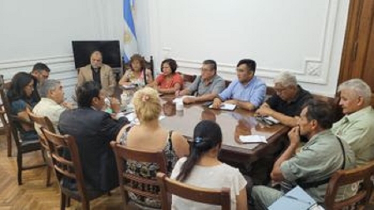 Paritarias: el gobierno prosigue la mesa de di&aacute;logo con los gremios estatales