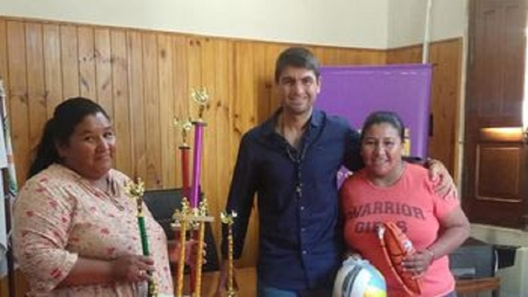 Liviara: entregan trofeos y material deportivo para olimpiadas