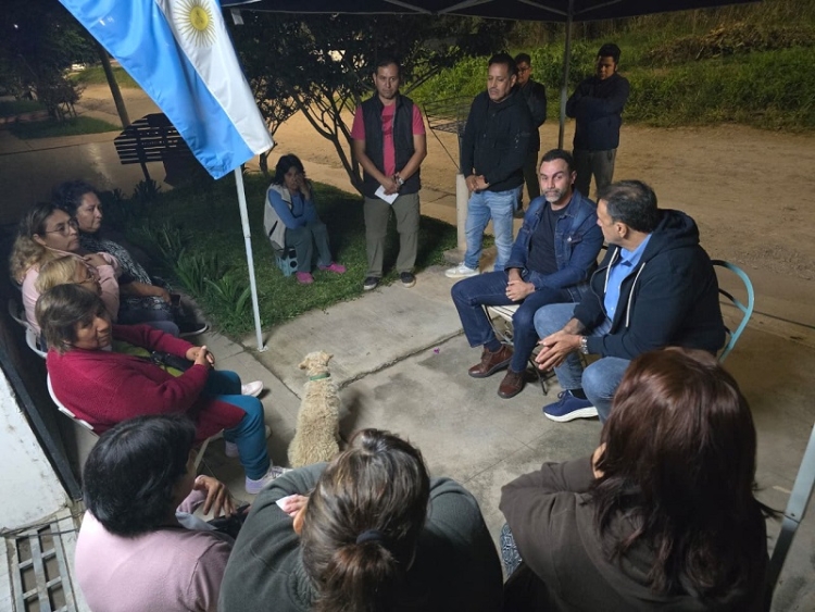 Ezequiel Atauche con vecinos de Alto Comedero: "La seguridad debe ser una prioridad en la agenda de la provincia"