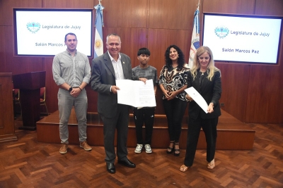 Inter&eacute;s Legislativo a campeones de Taekwondo