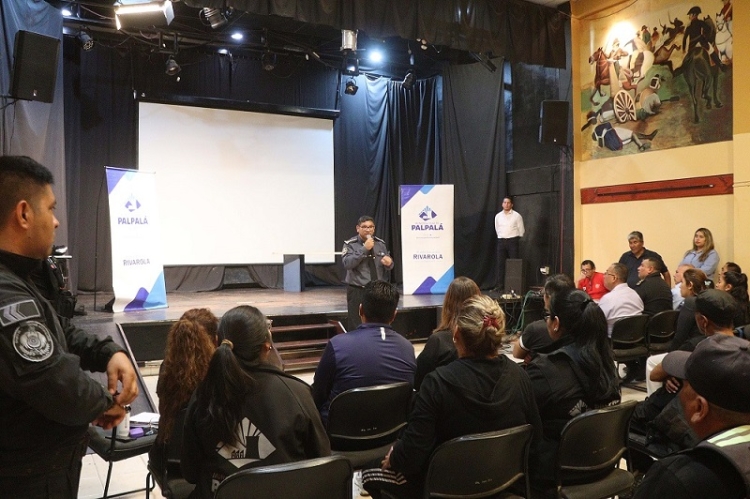 Formaci&oacute;n y capacitaci&oacute;n: la seguridad en Palpal&aacute; es una tarea compartida, polic&iacute;a, municipio y vecinos unidos