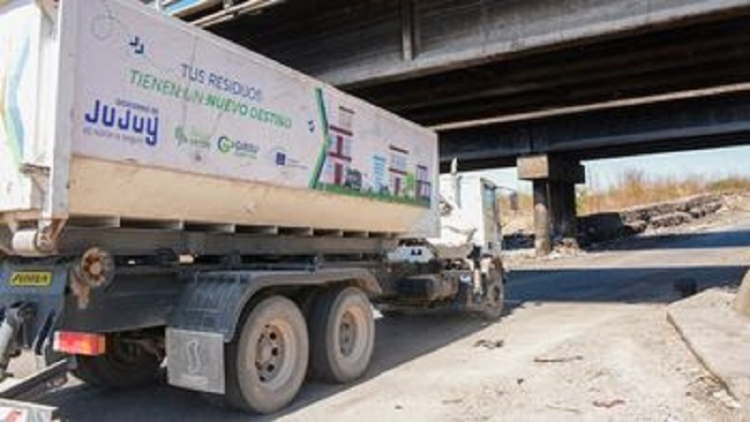 Nueva limpieza de GIRSU Jujuy y la Direcci&oacute;n Provincial de Vialidad en la colectora de RN 66