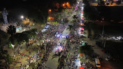 Palpal&aacute; despidi&oacute; la FNE con un espectacular desfile de carrozas con miles de familias en una noche inolvidable