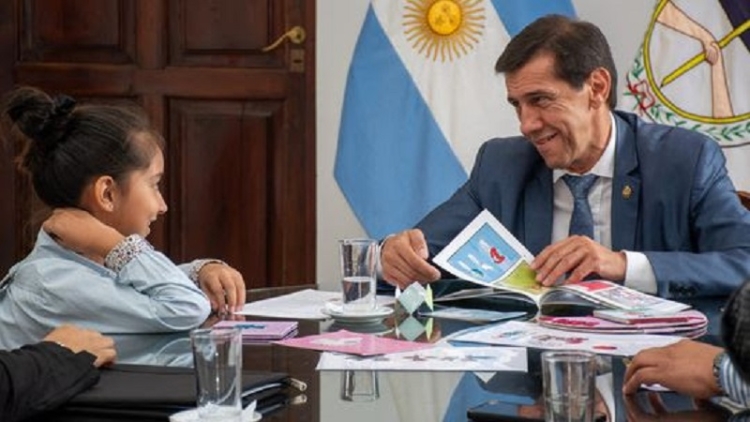 Sadir recibi&oacute; a Mar&iacute;a Isabella Albarrac&iacute;n, la expositora m&aacute;s joven de la Feria Internacional del Libro
