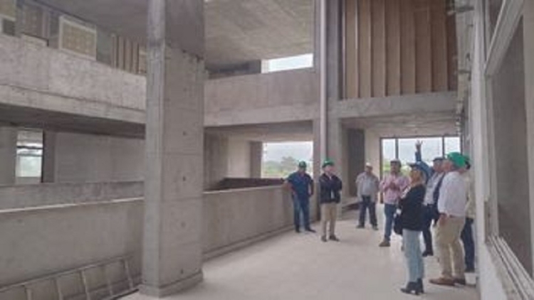 La delegaci&oacute;n de CAF recorri&oacute; la obra "Ciudad de las Artes"