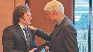 Milei visit&oacute; un sitio religioso en Nueva York y almorz&oacute; con el expresidente Bill Clinton