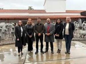 Cultura y Turismo fortalece lazos con India durante la visita del embajador al Cabildo