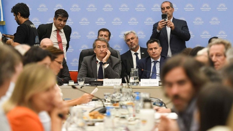 El oficialismo y bloques dialoguistas avanzaron en busca de acuerdos por el proyecto de ley "Bases"