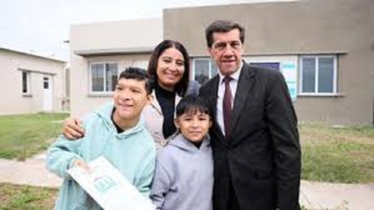 Sadir encabez&oacute; la entrega de 40 viviendas en Calilegua financiadas con recursos provinciales