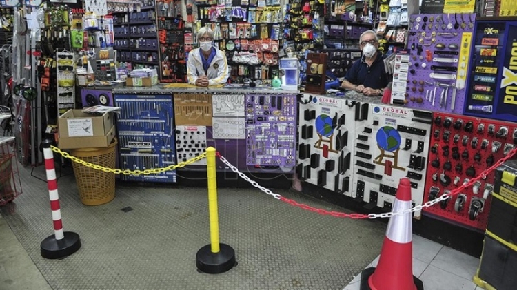 Las ventas de comercios minoristas subieron 6% anual en abril y 0,3% frente a marzo