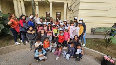Ni&ntilde;os y ni&ntilde;as de Lagunilla de Farall&oacute;n recorren la capital juje&ntilde;a