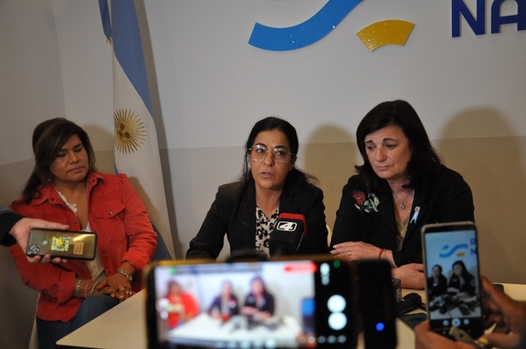 Kelly Olmos: "Este domingo, pongamos un voto que nos permita de una vez y por mucho tiempo poner a la Argentina de pie"