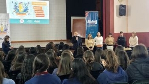 Inicio de los talleres "Embajadoras de Mis Derechos" en el colegio del Salvador