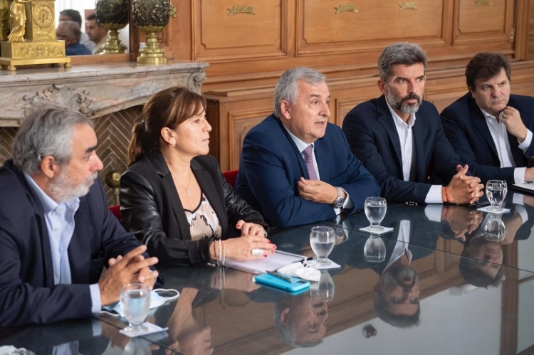 Foro de intendentes radicales gestiona ante naci&oacute;n programas para 412 municipios