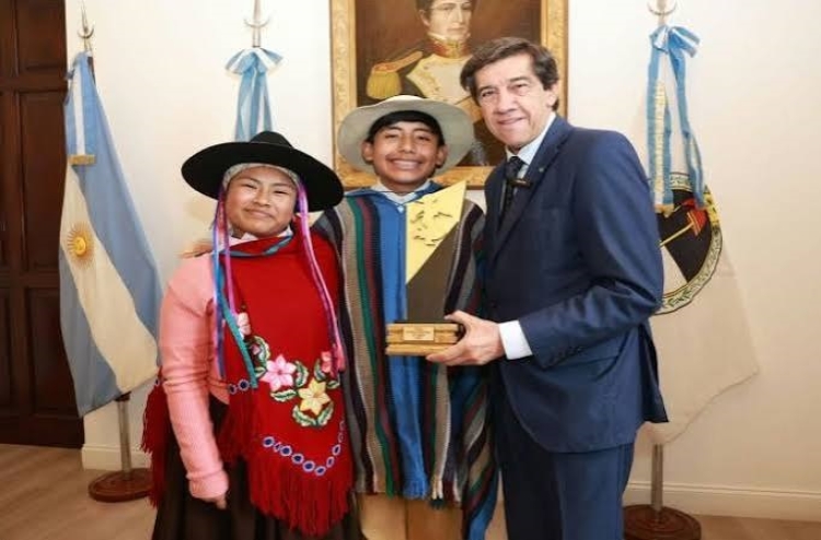 Carlos Sadir recibi&oacute; a los juje&ntilde;os campeones nacionales de malambo
