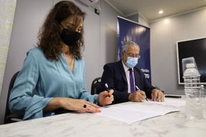 Salud y Banco Macro firmaron convenio por donaci&oacute;n para el Hospital Paterson