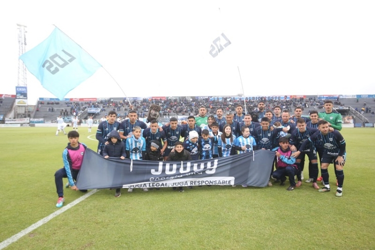 El &ldquo;Lobo&rdquo; gan&oacute; una batalla y volvi&oacute; a la cima de la Primera Nacional