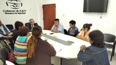 El Ministro de Seguridad se reuni&oacute; con vecinos de Alto Comedero