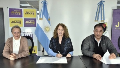 Firma de contrato para la construcci&oacute;n de la escuela de Formaci&oacute;n Profesional N&deg;9 de San Pedro