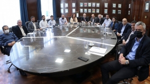 Feletti le pidi&oacute; a los mayoristas "m&aacute;xima colaboraci&oacute;n" y que la canasta de cercan&iacute;a est&eacute; "a la brevedad"