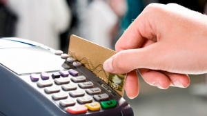 Proponen bajar impuestos en pagos con tarjetas para impulsar el uso de dinero electr&oacute;nico