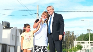 Alberto Fern&aacute;ndez entreg&oacute; la vivienda 30 mil de su gesti&oacute;n