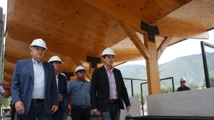 El Gobernador y el Ministro de Hacienda recorrieron la estaci&oacute;n de tren en Volc&aacute;n y el hospital Zabala