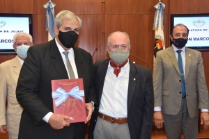 En el Sal&oacute;n Marcos Paz, la Biblioteca del Poder Legislativo recibi&oacute; la donaci&oacute;n de la obra: &ldquo;Historia del General Martin G&uuml;emes y de la provincia de Salta, o sea de la Independencia Argentina&rdquo;, del reconocido historiador Dr. Bernardo Fr&iacute;as, por parte