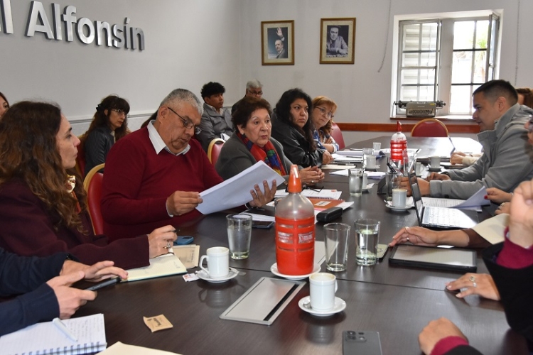 La Comisi&oacute;n de Educaci&oacute;n avanz&oacute; en proyectos sobre violencia escolar y desconexi&oacute;n digital docente