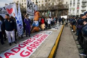 Trabajadores del Garrahan, Vialidad, el INTI y la CATT se movilizan este jueves al Senado