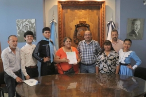 El intendente Rivarola entreg&oacute; un subsidio al ballet am&eacute;rica para participar en el festival de jes&uacute;s mar&iacute;a