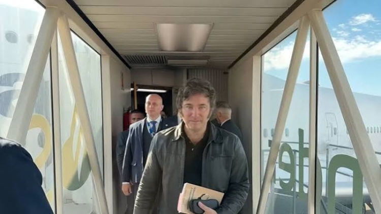 Milei viaj&oacute; rumbo a los Estados Unidos por quinta vez en lo que va del a&ntilde;o