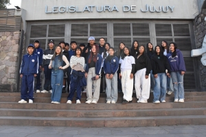 Alumnos de Abra Pampa visitaron la Legislatura en el marco de un proyecto educativo y la FNE 2026