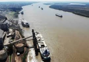 Paro en todos los puertos del pa&iacute;s por un decreto de Milei que desregula una actividad clave