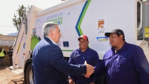 Morales entreg&oacute; equipo y maquinaria de GIRSU en Tilcara