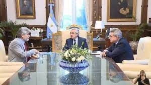 El presidente firm&oacute; el decreto que otorga la quinta jerarquizaci&oacute;n salarial a investigadoras e investigadores del CONICET