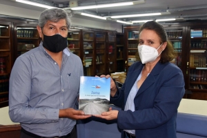 La biblioteca de la legislatura recibi&oacute; un ejemplar de &lsquo;jama, la causa que movi&oacute; monta&ntilde;as&rsquo;