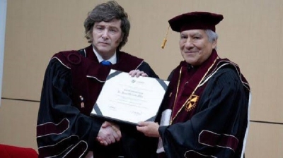 Javier Milei fue distinguido con un Doctor Honoris Causa por una universidad de Per&uacute;