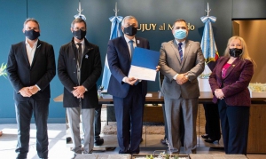 El Gobernador recibi&oacute; a diplom&aacute;ticos de Paraguay