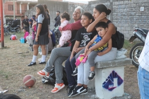"Jugando con Mam&aacute;": Actividades recreativas y deportivas para compartir con la familia