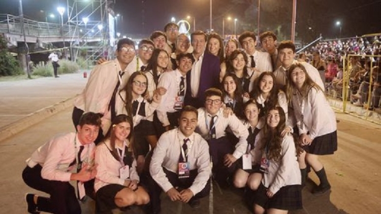 FNE: Sadir acompa&ntilde;&oacute; a los estudiantes en el desfile de carrozas