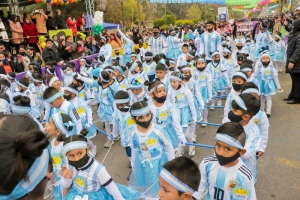 Con trajes coloridos y alegr&iacute;a se lucieron los jardines en Palpal&aacute;