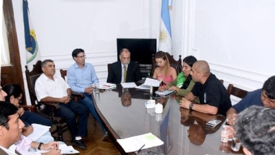 Paritarias: Gobierno recibi&oacute; a gremios estatales