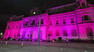 La Casa de Gobierno se ilumina de rosa durante octubre por la sensibilizaci&oacute;n sobre el c&aacute;ncer de mama