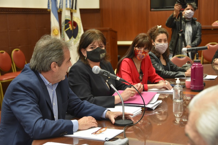 La ministra de ambiente se refiri&oacute; a los incendios forestales y a bosques nativos