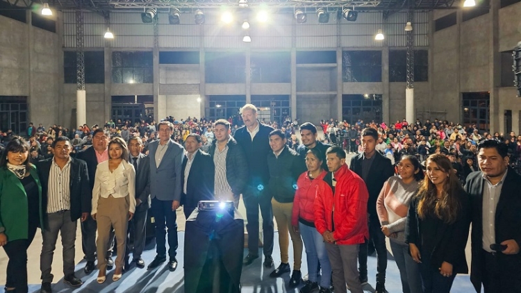 Sadir, junto al Centro Ministerio de Vida de Perico