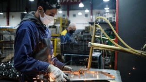 El Gobierno oficializ&oacute; el aumento del salario m&iacute;nimo, vital y m&oacute;vil en tres tramos