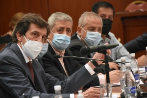 El ministro de hacienda y finanzas expuso los principales lineamientos del presupuesto 2022 en la legislatura